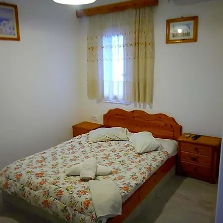 Hotel Perissa 2* ペリッサ