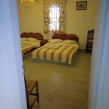Hotel Perissa 2* ペリッサ