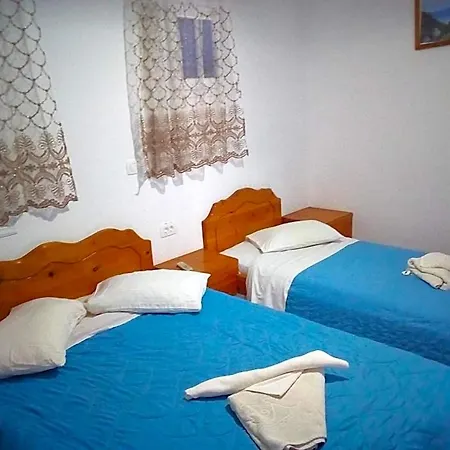 Hotel Perissa ホテル